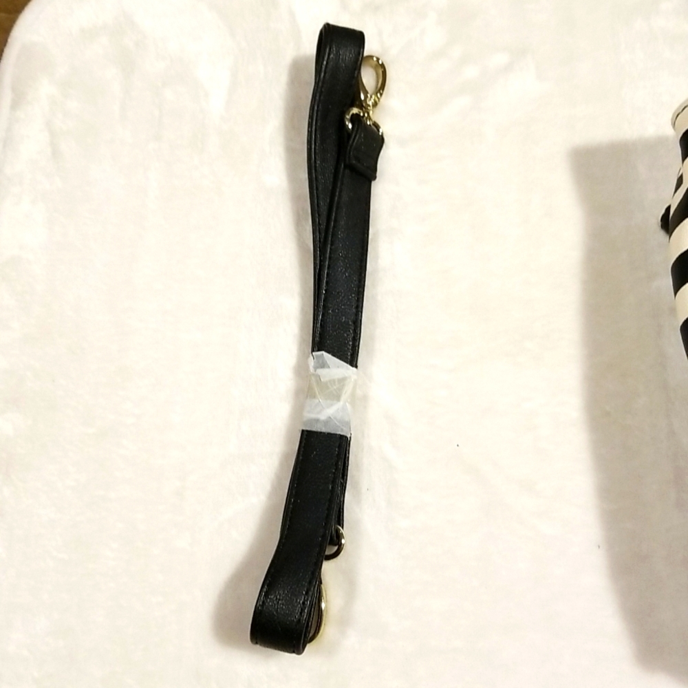 Betsey Johnson Fashion Bow Pocketbook - Picture 10 of 10